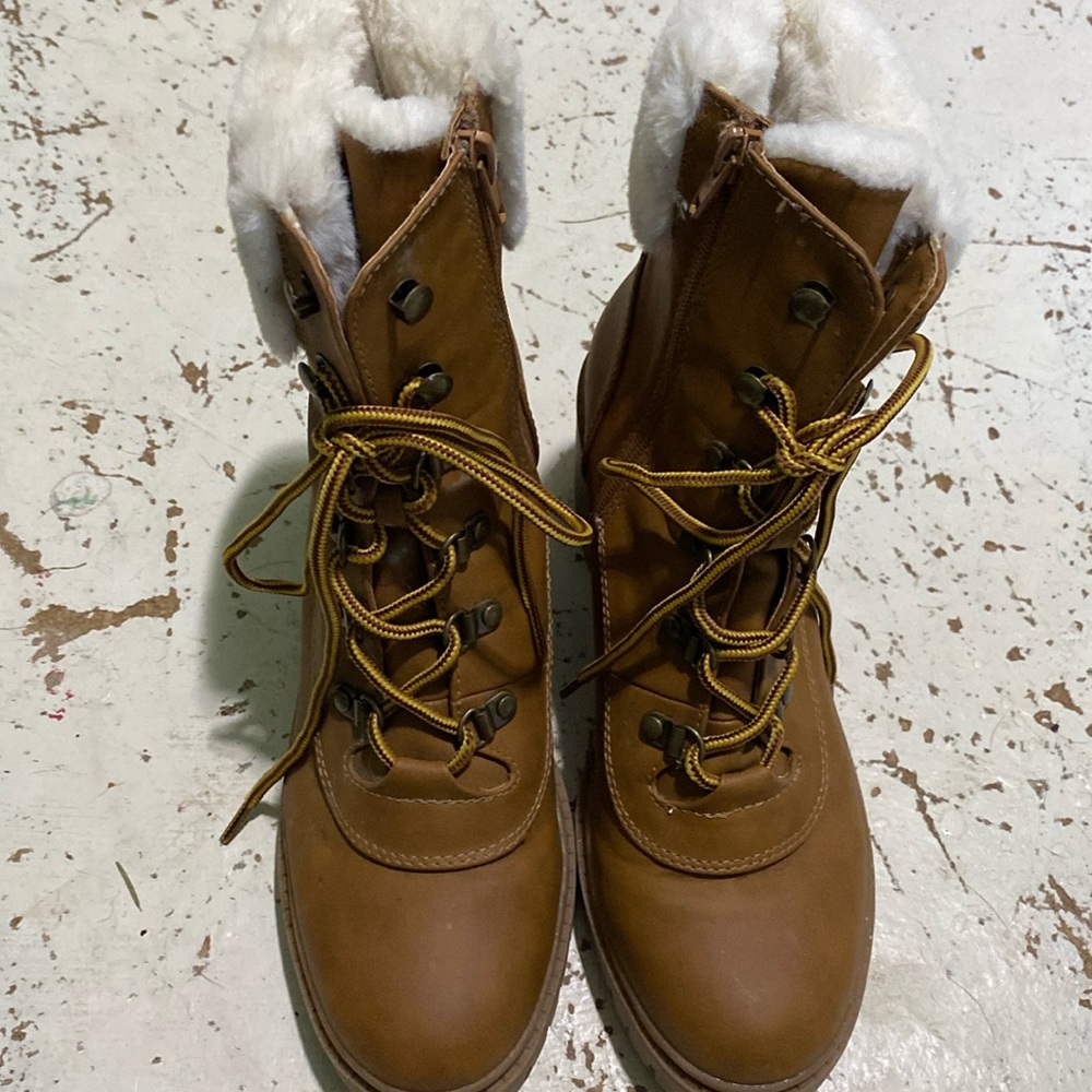 Brand is sm New York like brand new wore twice